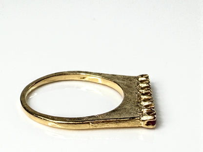 Vintage 14K Yellow 7 Ruby Textured stackable Modernist Ring s7.75 3.5g JR2179