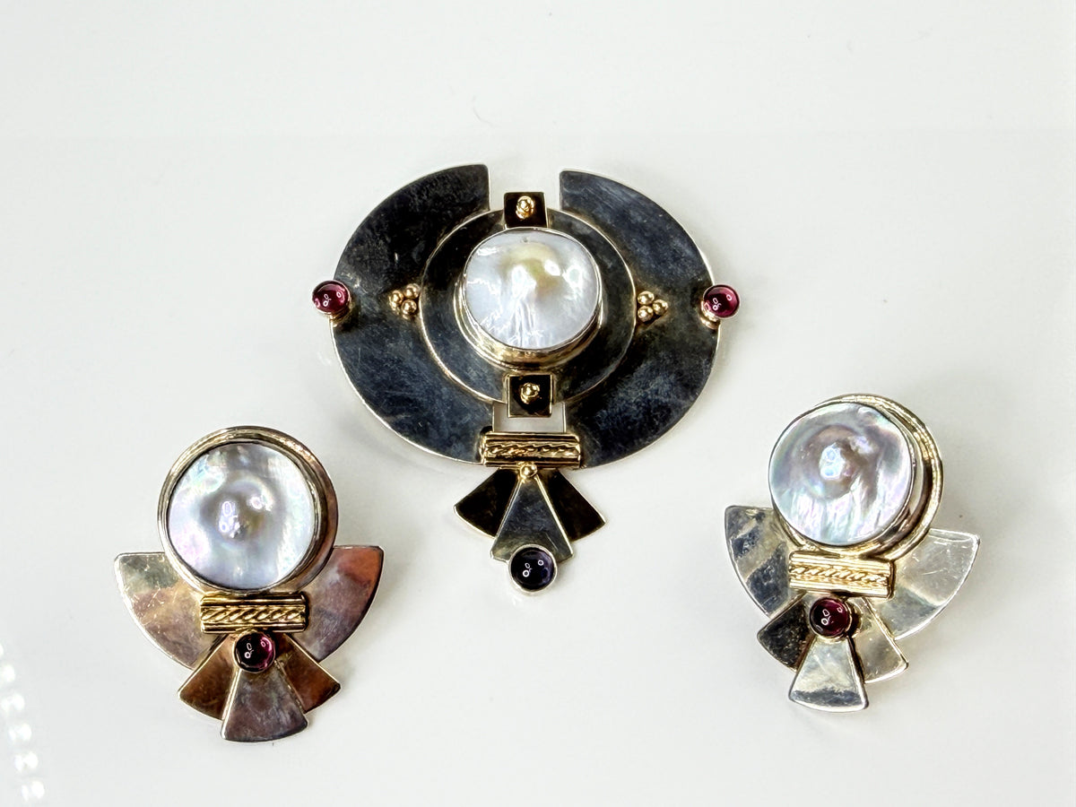 Renown Arlene Siwek Sterling 14K Mabe Pearl Ruby Amethyst Brooch Earrings JR2181