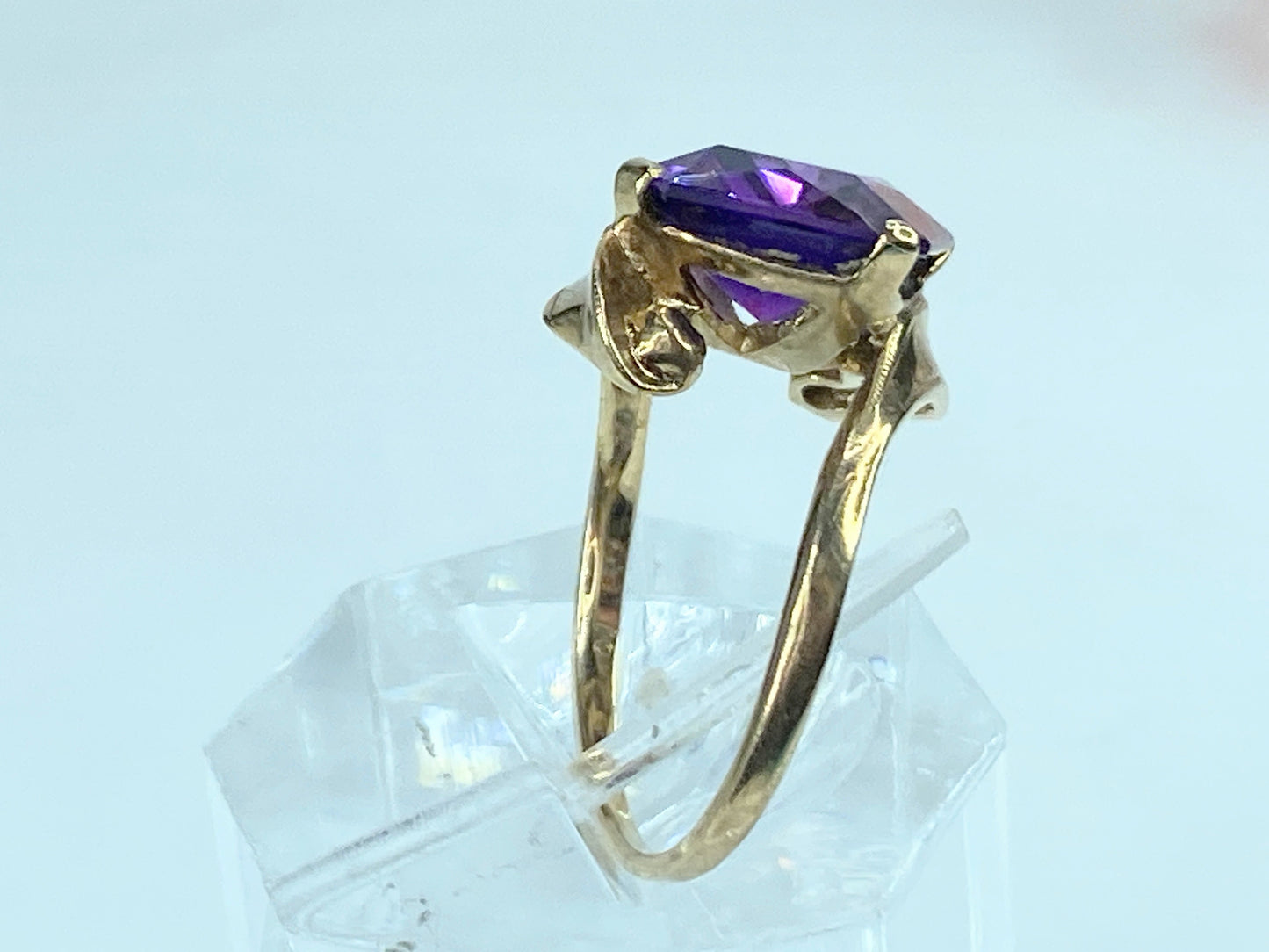 10k yellow gold Synthetic Purple Sapphire statement ring 3.6g JR9691