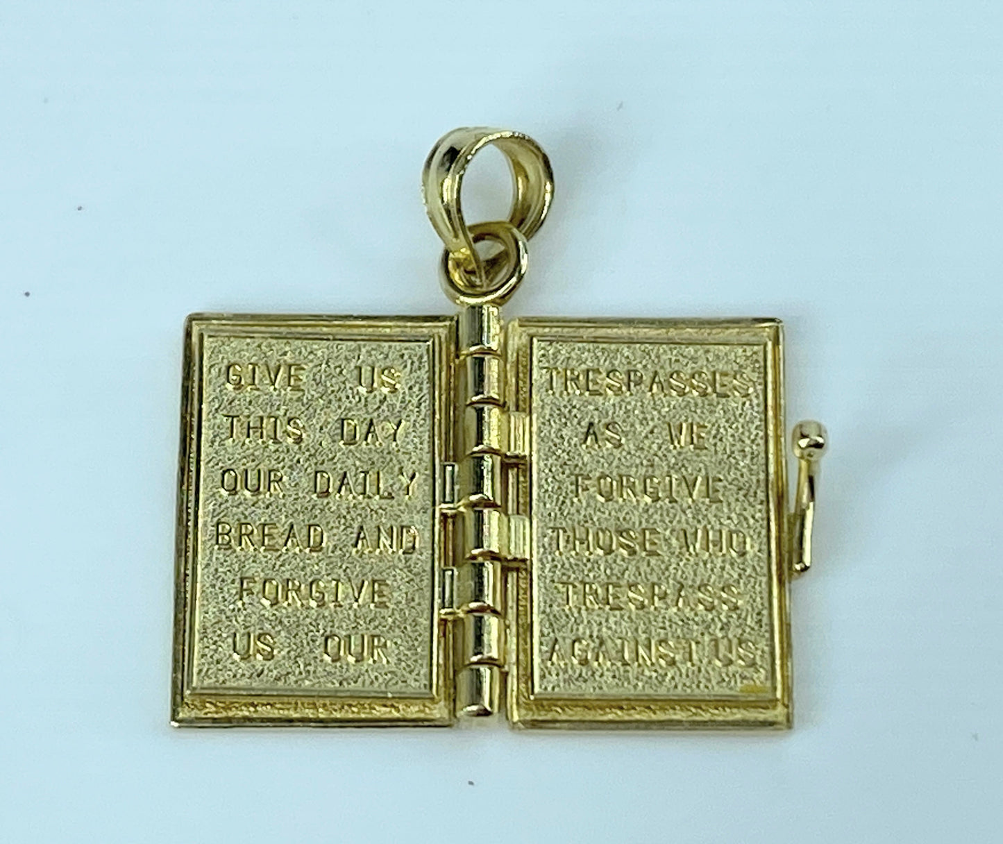 Holy Bible Book Lords Prayer Charm Pendant Necklace in Yellow Gold JR9695