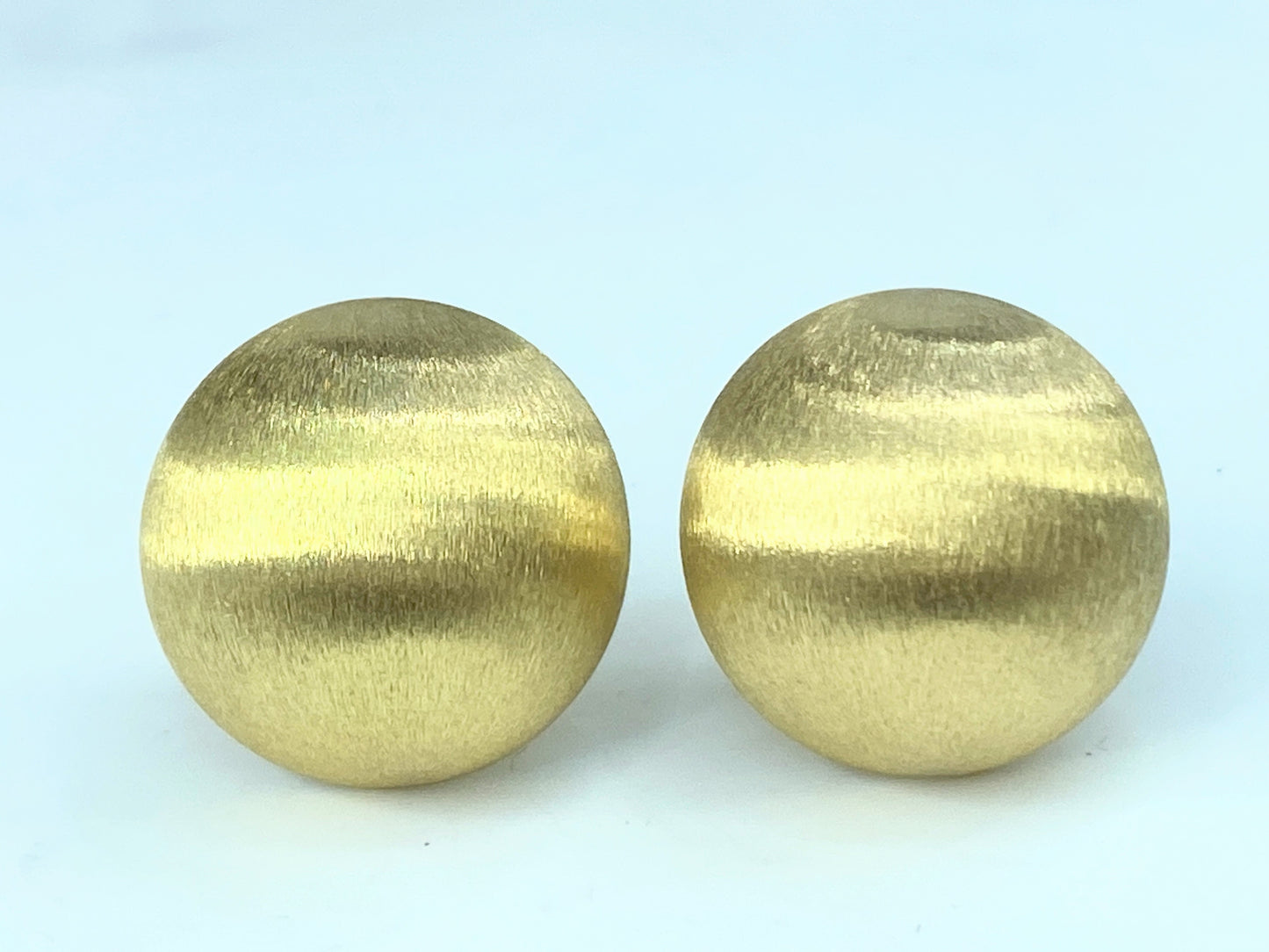 Beautiful Pair Italian 18K Gold Brushed Finish Dome Earrings 13.8g JR9714