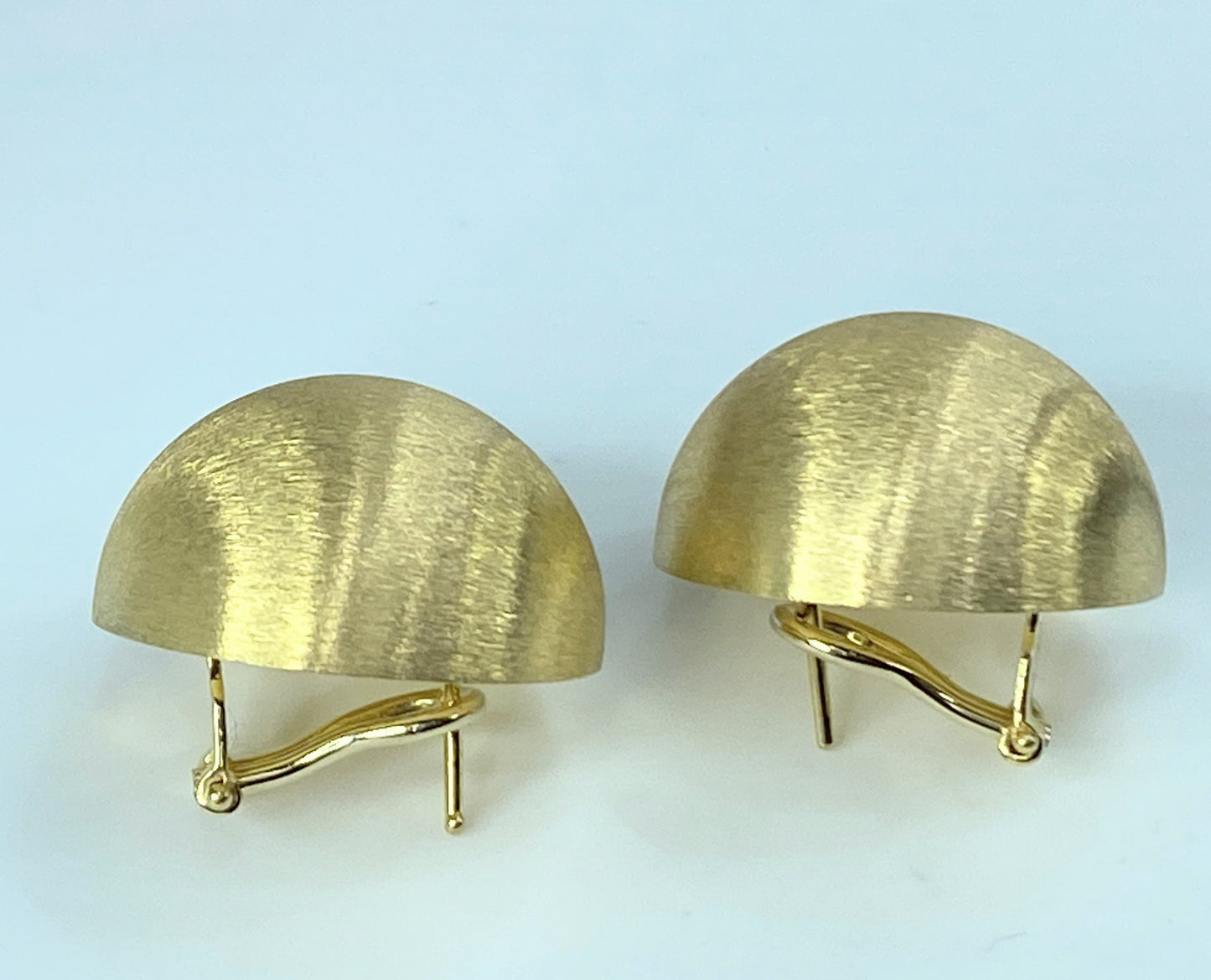 Beautiful Pair Italian 18K Gold Brushed Finish Dome Earrings 13.8g JR9714