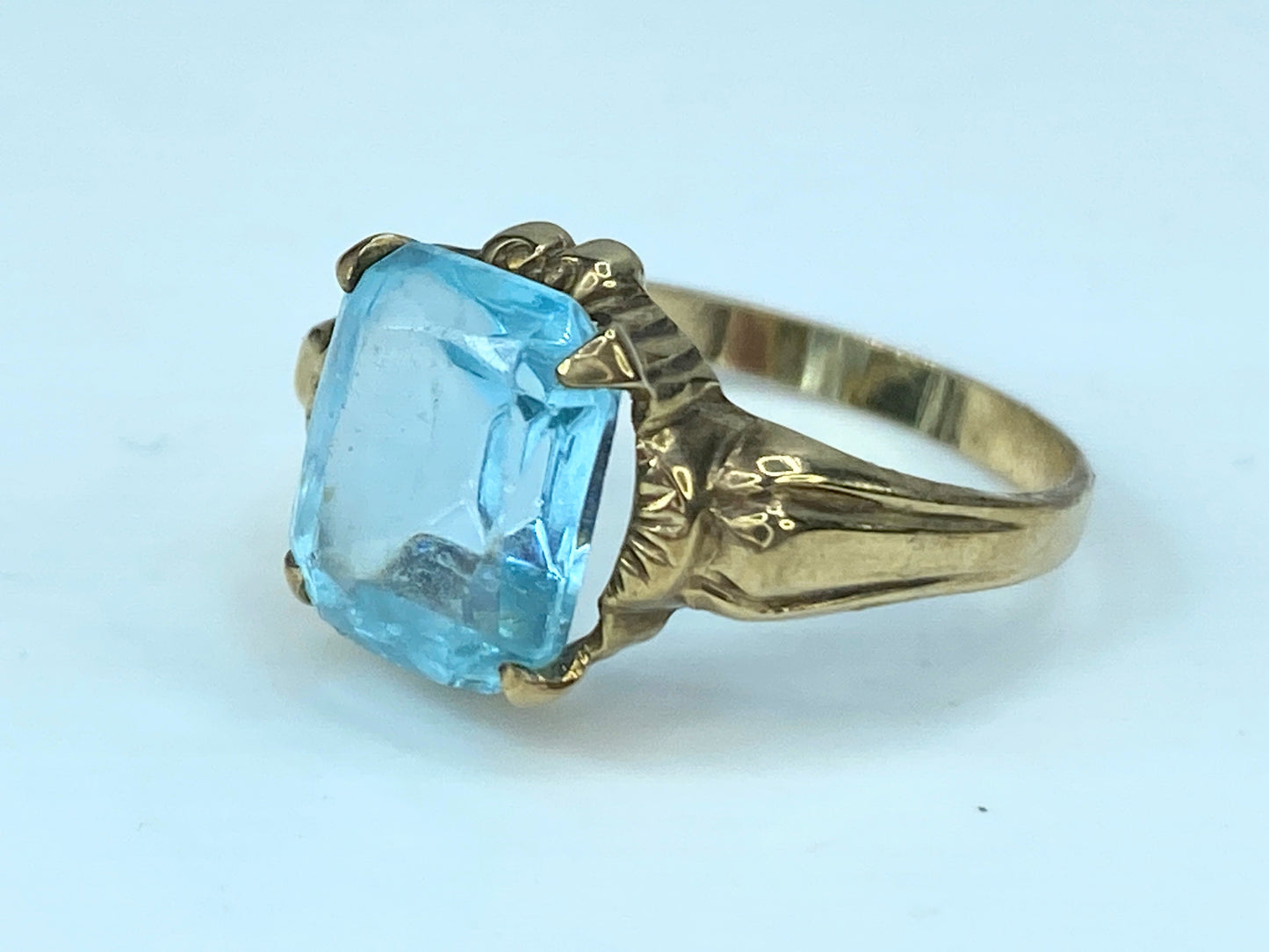 10K yellow gold Art Blue solo stone ring 2.5g s7.5 JR9742