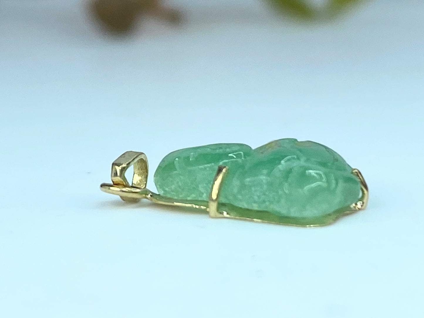 14K yellow gold carved Buddha Jadeite pendant 1.2 gram JR9743