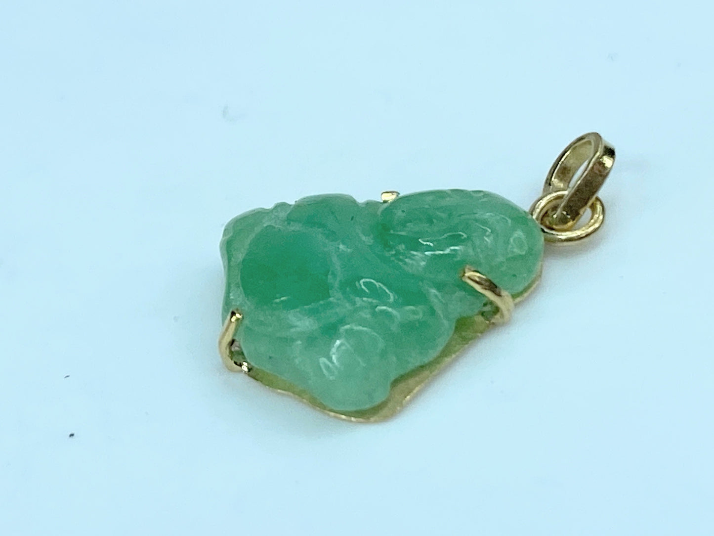 14K yellow gold carved Buddha Jadeite pendant 1.2 gram JR9743