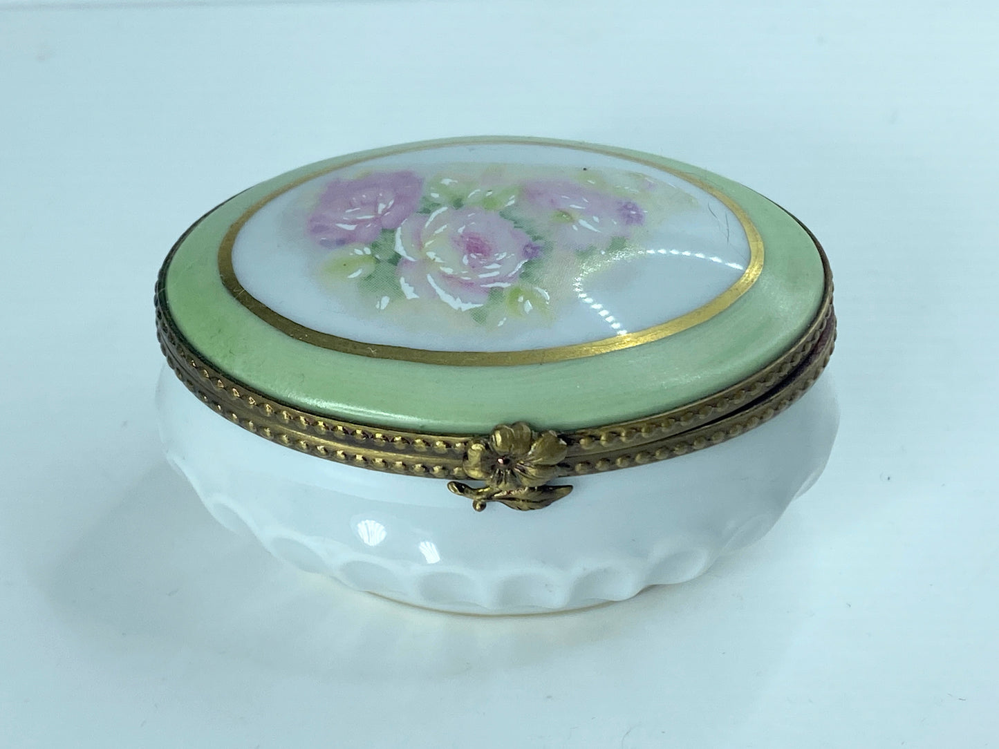 Mid-century France Peint Main Rose oval Limoge hinged box 2 7/8" x 1 3/4" A358