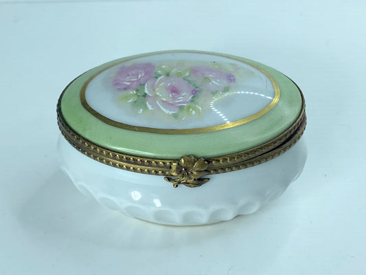 Mid-century France Peint Main Rose oval Limoge hinged box 2 7/8" x 1 3/4" A358