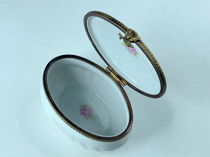 Mid-century France Peint Main Rose oval Limoge hinged box 2 7/8" x 1 3/4" A358