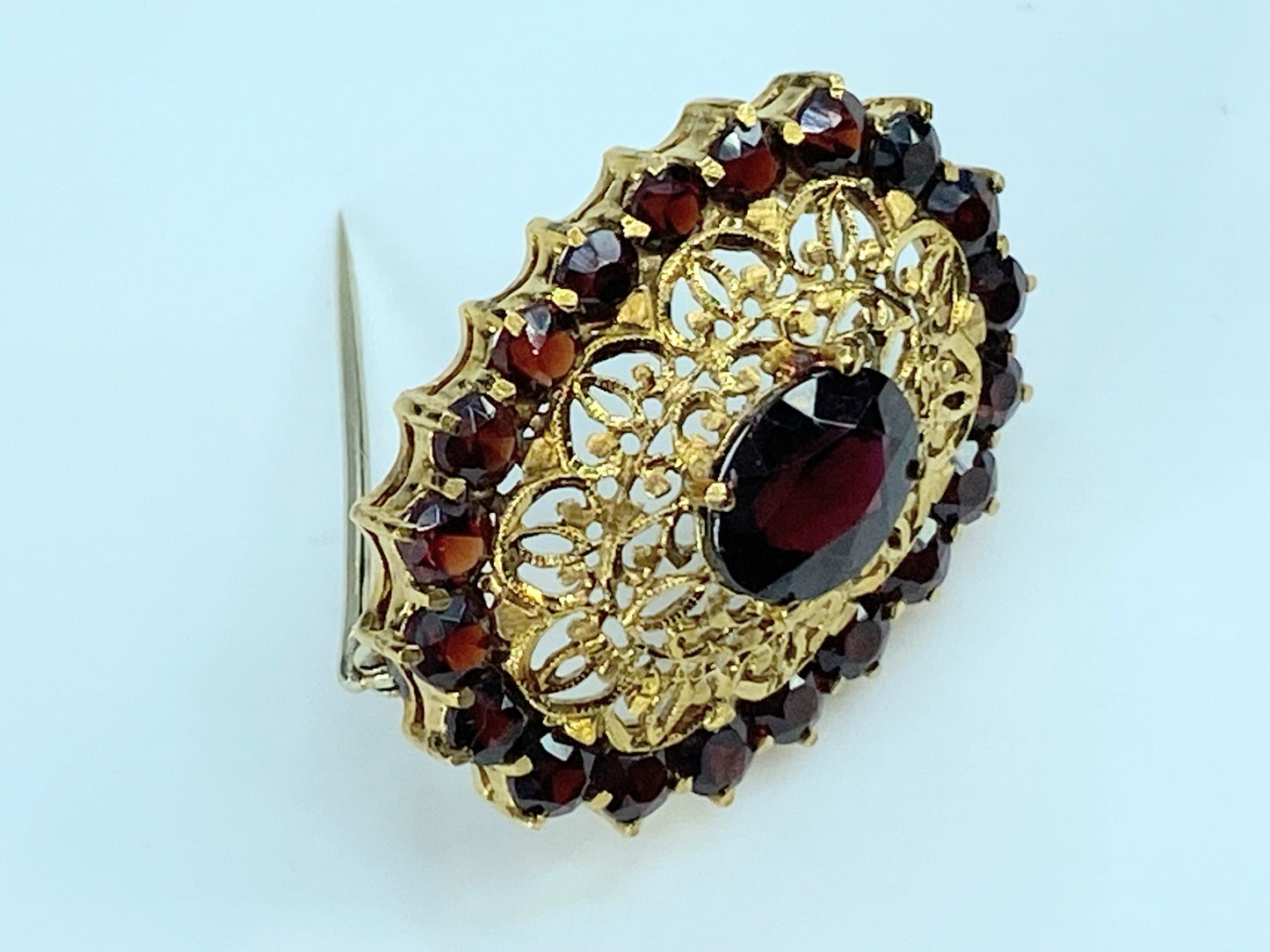 18K yellow gold Garnet brooch 8.7g JR9168