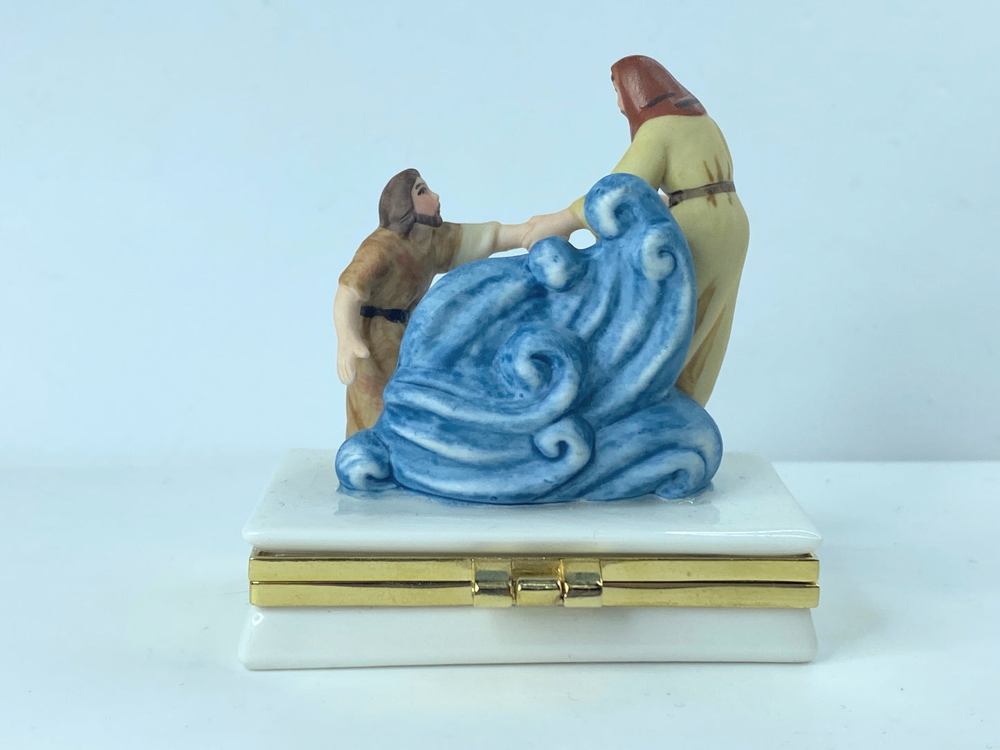 New Limoges The Life of Christ "Walk On Water" Porcelain Trinket Box w/Cert A363