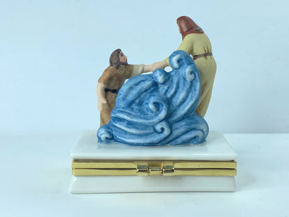 New Limoges The Life of Christ "Walk On Water" Porcelain Trinket Box w/Cert A363