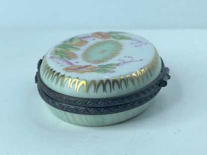 Exquisite M.D Limoges Peint Main oval Cactus gold gilt box 2 5/8"x 2" A364