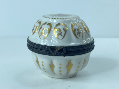 C.B Limoges Peint Main gold gilt trinket box 1 3/4" x 1 3/4" x 1 3/8" A359