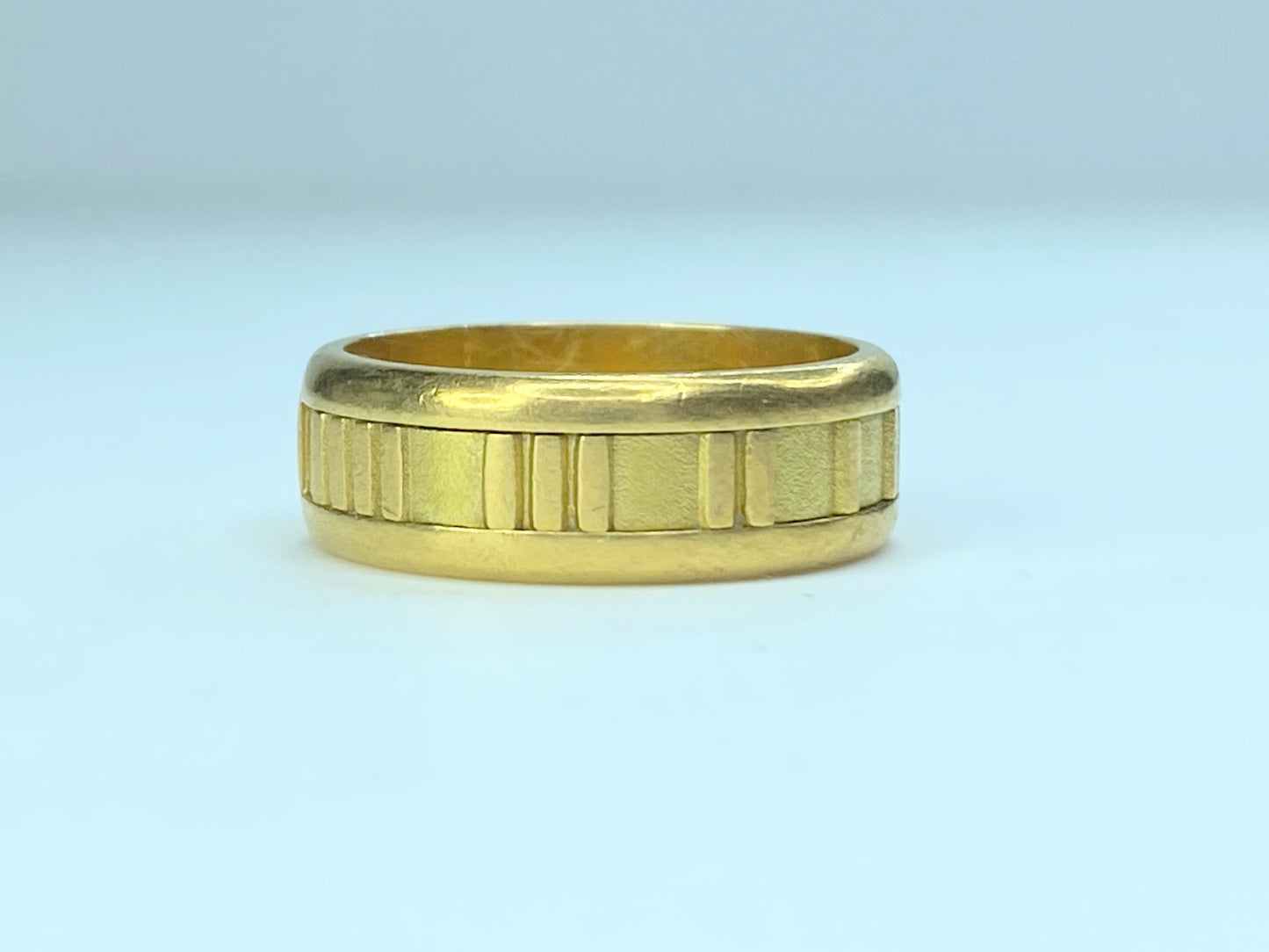 TIFFANY & Co. Atlas 18K Gold 7mm Wide Numeric Ring s7.5 JR9098