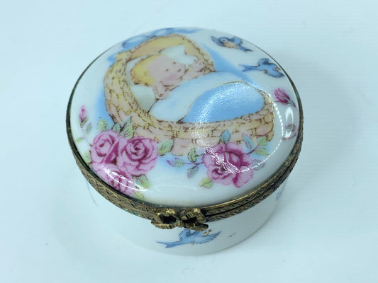 Rochard Limoge Newborn baby Trinket hinge box 2" A368