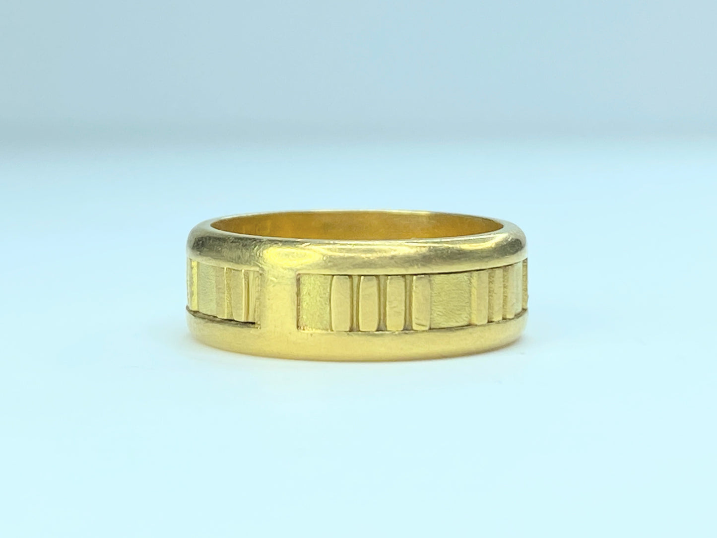 TIFFANY & Co. Atlas 18K Gold 7mm Wide Numeric Ring s7.5 JR9098