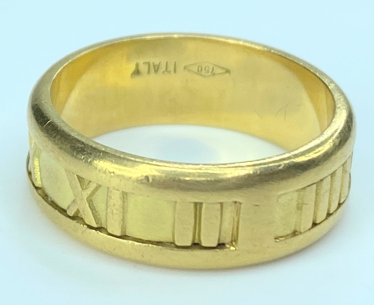 TIFFANY & Co. Atlas 18K Gold 7mm Wide Numeric Ring s7.5 JR9098