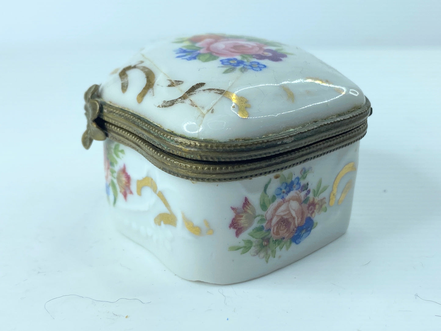c1961 Le Tallec Paris France Hand Painted Porcelain Flower Trinket Box 2.5" A372