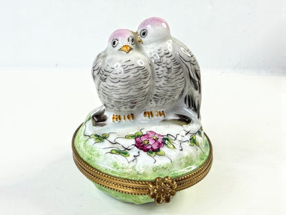 Vintage Limoges France Peint Main Lovebirds Porcelain Trinket Box Eggs 1047