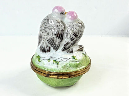 Vintage Limoges France Peint Main Lovebirds Porcelain Trinket Box Eggs 1047