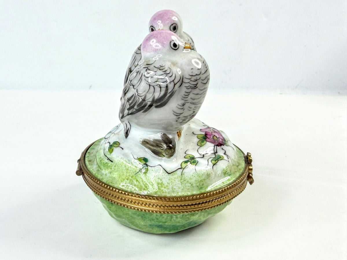 Vintage Limoges France Peint Main Lovebirds Porcelain Trinket Box Eggs 1047
