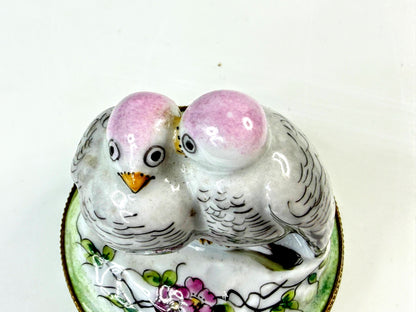 Vintage Limoges France Peint Main Lovebirds Porcelain Trinket Box Eggs 1047
