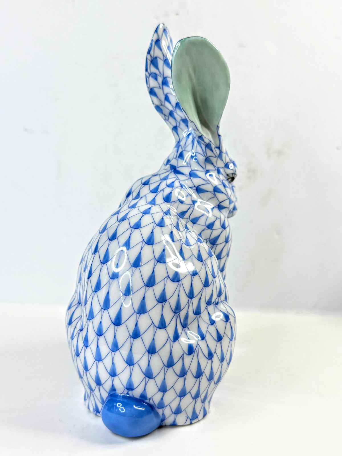 Vintage Herend Hungary Blue Fishnet Bunny Rabbit Paws Up 15307 A1048