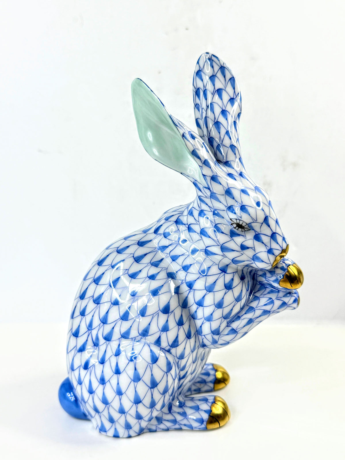Vintage Herend Hungary Blue Fishnet Bunny Rabbit Paws Up 15307 A1048