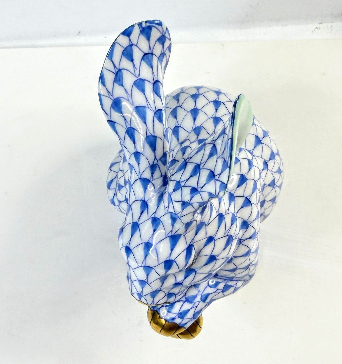 Vintage Herend Hungary Blue Fishnet Bunny Rabbit Paws Up 15307 A1048