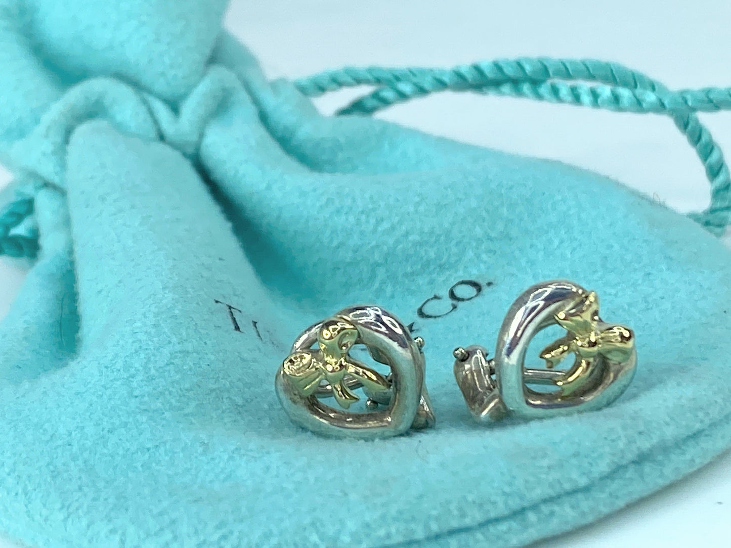 1991 Tiffany & Co. 18k Yellow Gold & Sterling 925 Ribbon Heart Earrings JR9766