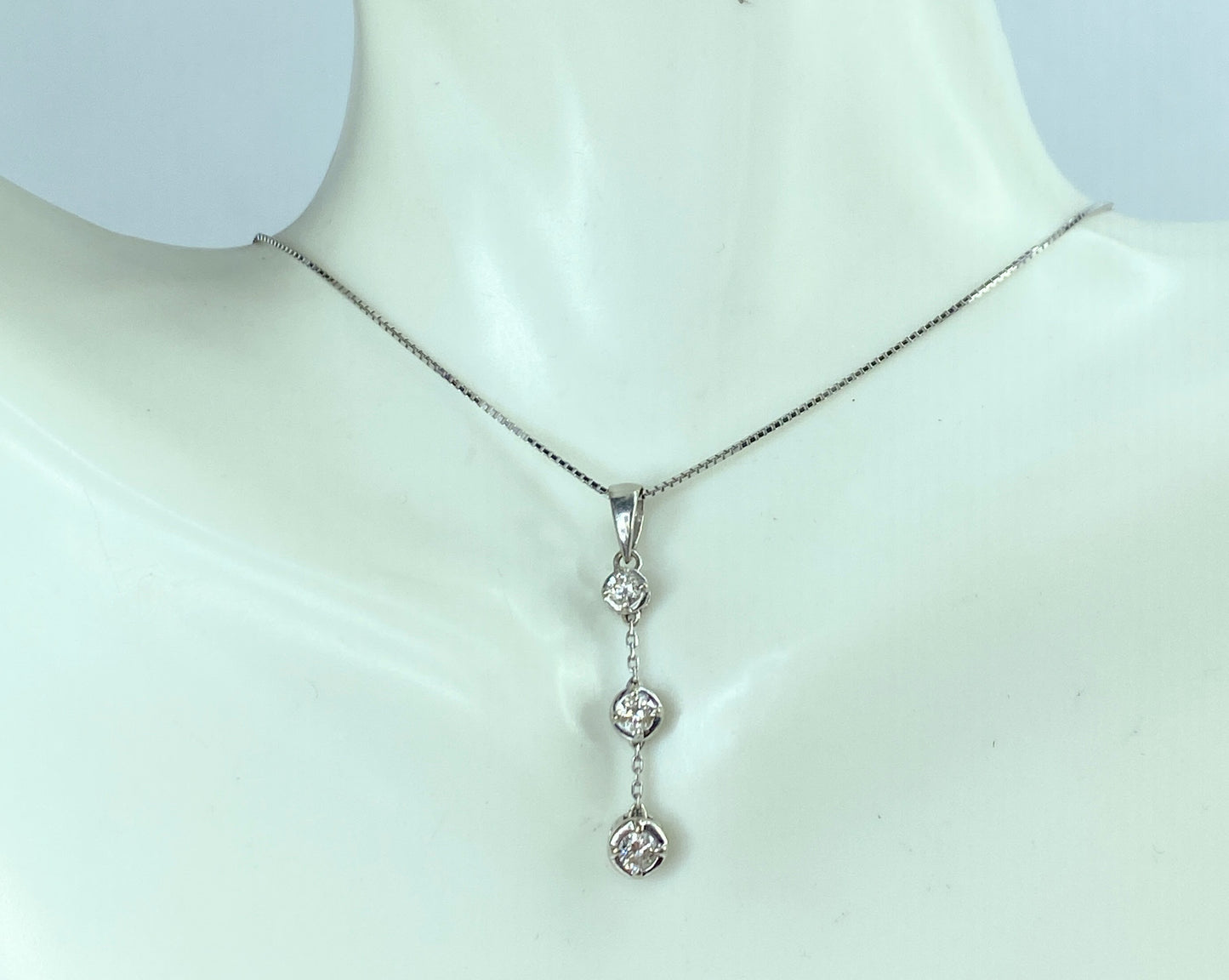 18k white gold 0.3ct round diamond Lariat box chain necklace 3.0g 17.5" JR9775