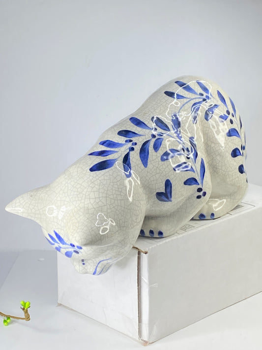Lovely NP 1993 blue and white crackle glaze crouching Cat 10"x 4.25"x6" A385