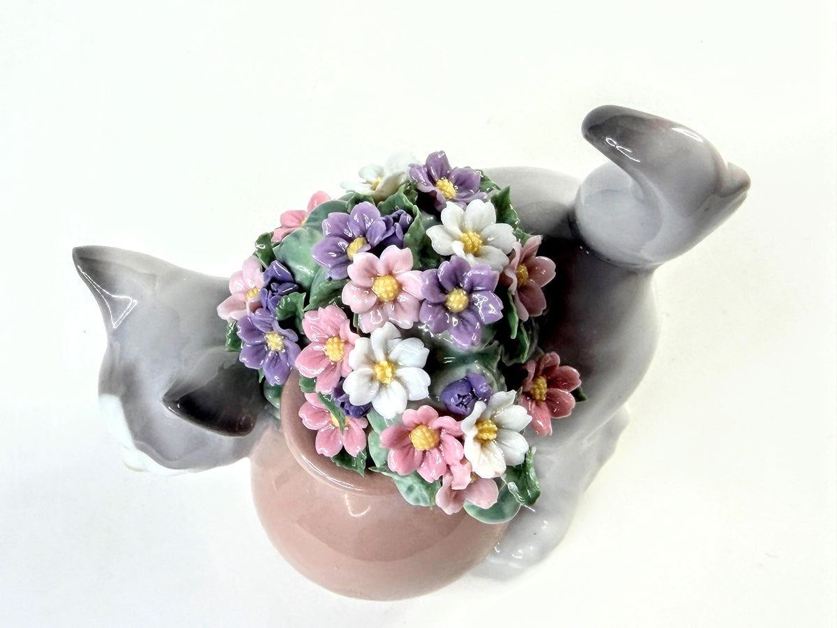 Lladro Secret Spot #6566 Cat Flower Pot Porcelain Figurine A1053