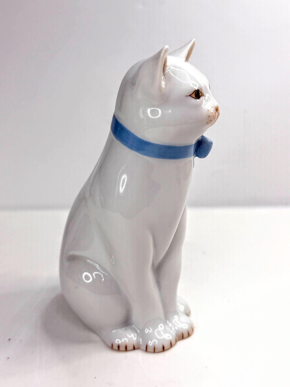 Vintage Herend Hungary White Cat Figurine Blue Bow Hand Painted Porcelain A1063