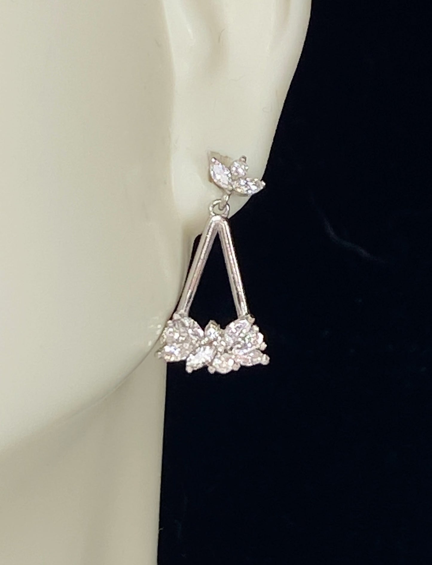 Platinum 950 1.0ct Diamond floral dangle earrings 4.3g JR9124