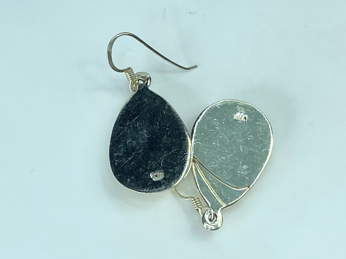 Sterling Silver Repousse Teardrop raised edge dangling earrings 6.1g JR888