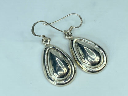 Sterling Silver Repousse Teardrop raised edge dangling earrings 6.1g JR888