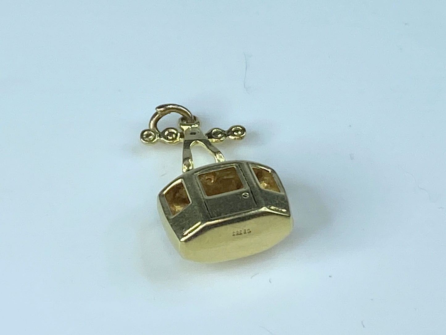 14K yellow gold Cable car tram dimensional