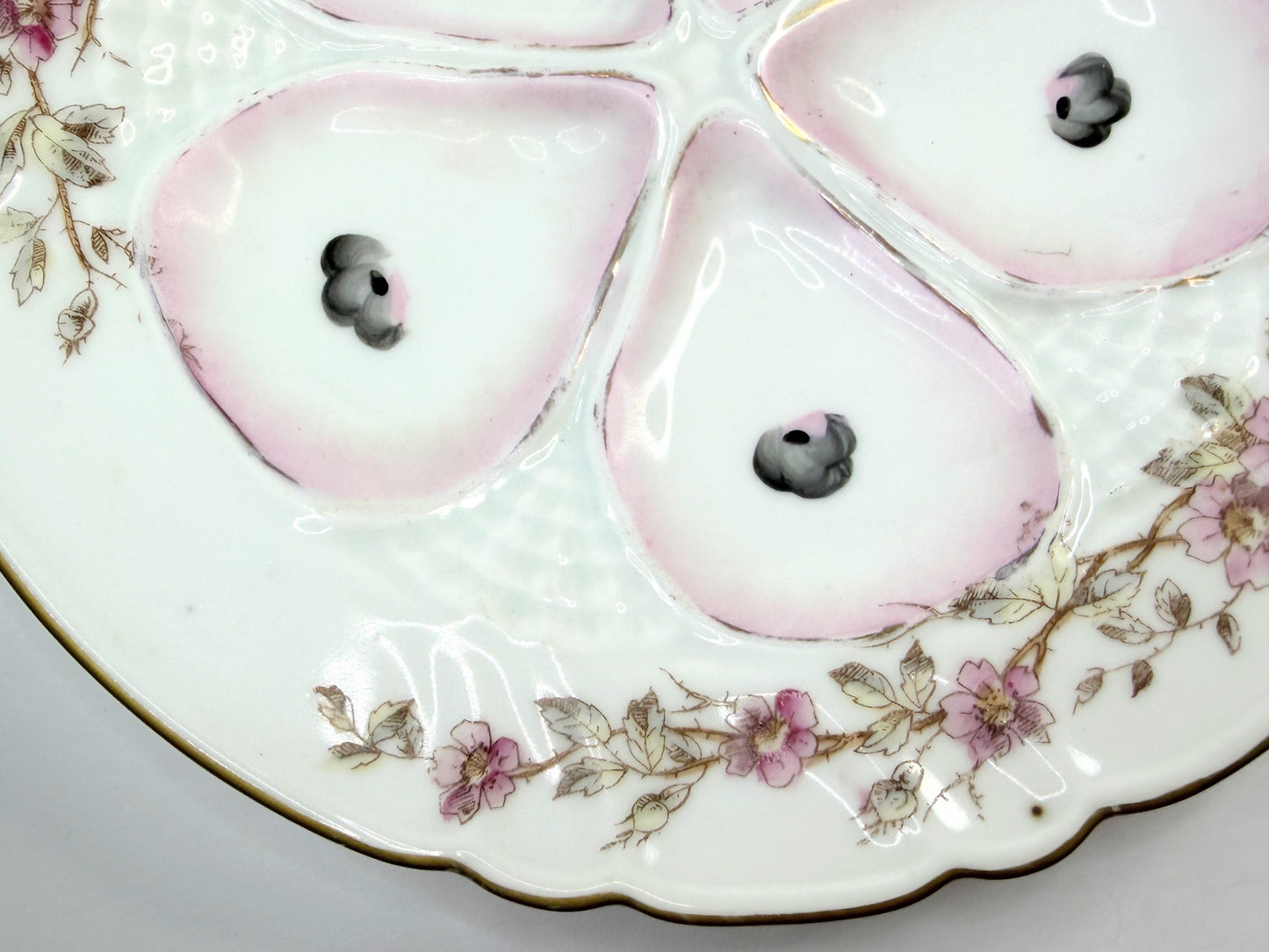Porcelain Oyster Plate Marx and Gutherz Carlsbad 1900 8 3/4" A832C
