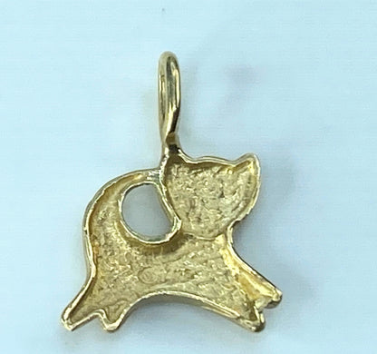 14K yellow gold Kitten Satin finish Diamond cut charm pendant 1.0g JR529