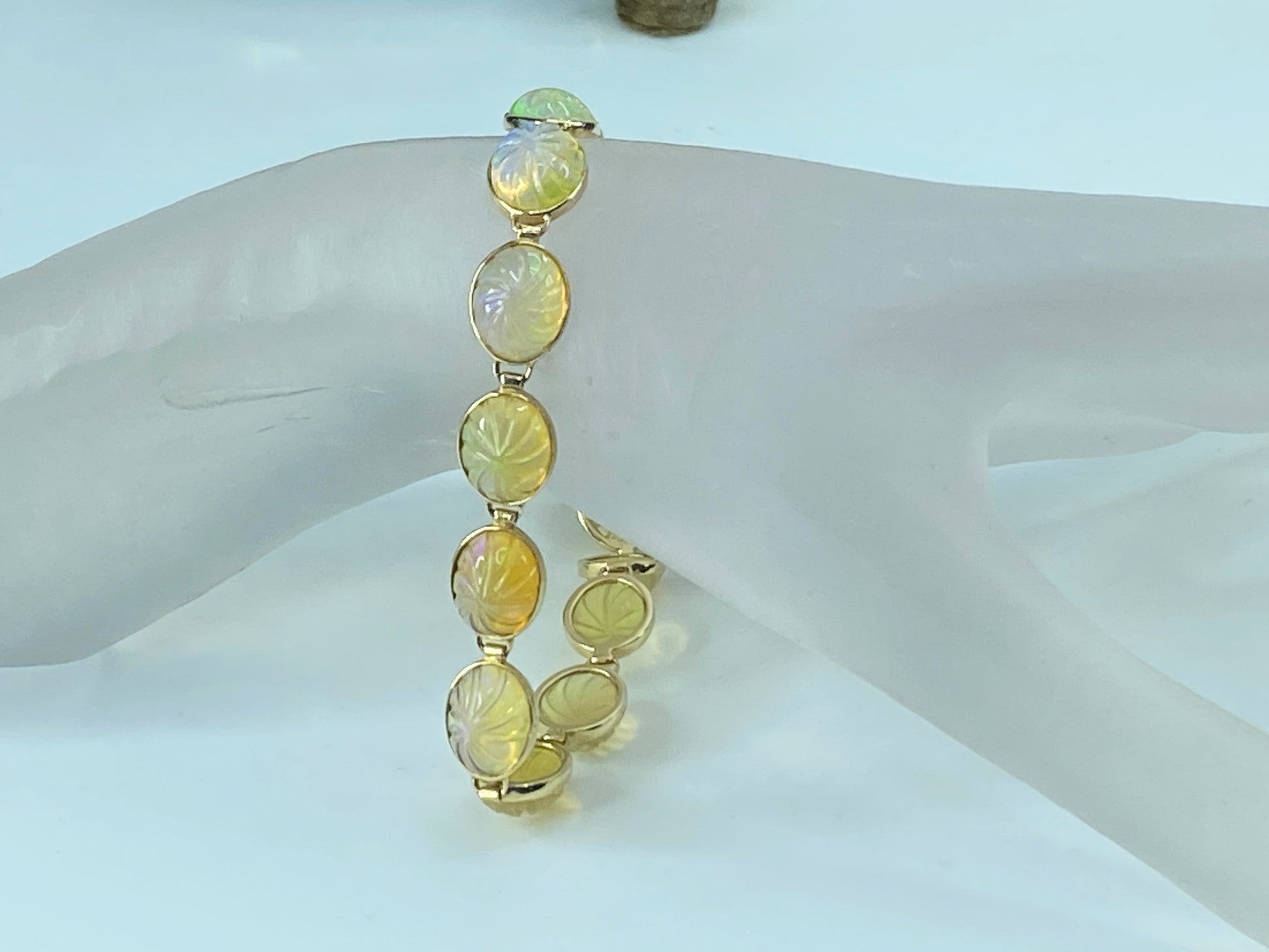 Mid-Century 14K yellow gold 28.2ct Carved oval Opal link bracelet 8.25" JR517
