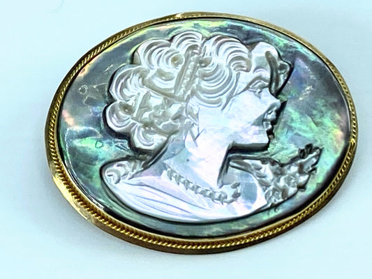 Italy hallmarked 14K carved mother of Pearl portrait cameo brooch 5.4g JR9649