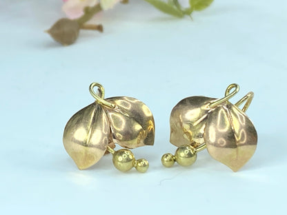 Signed 14K yellow gold Vine leaf berry screw on earrings 5.6g JR9651