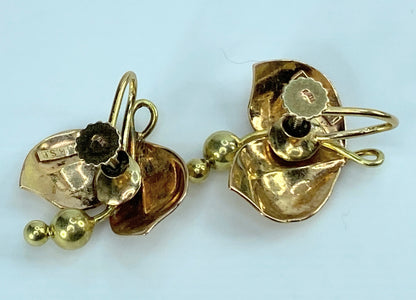 Signed 14K yellow gold Vine leaf berry screw on earrings 5.6g JR9651