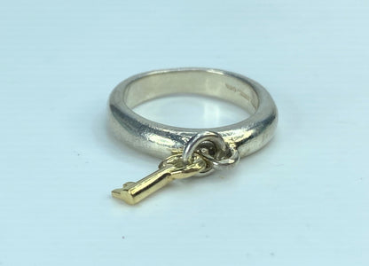 Tiffany & Co. 925 Silver & 750 18k Gold Key Charm Ring size 6 3.4g JR901