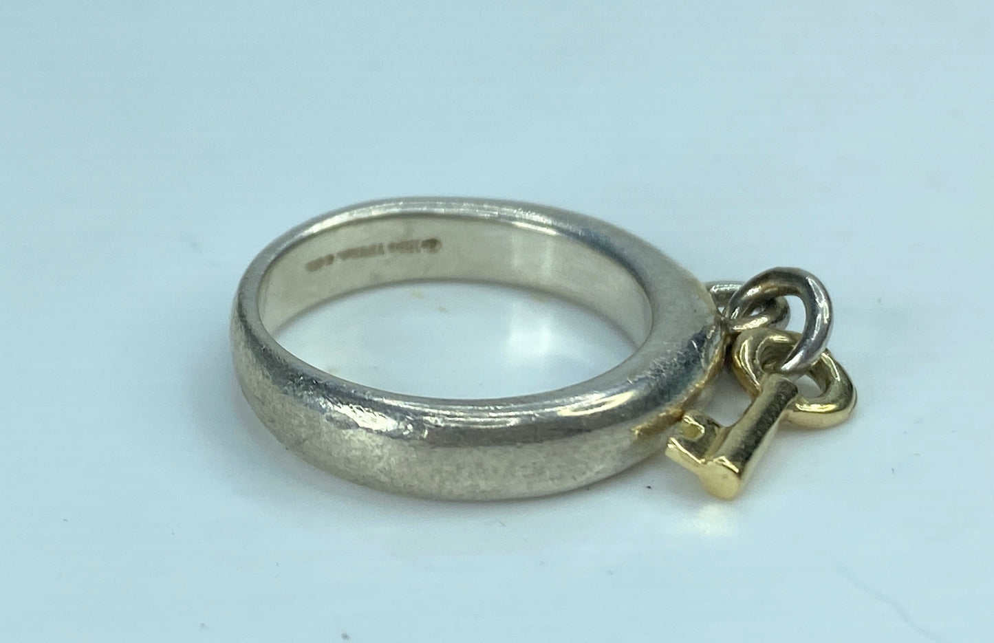 Tiffany & Co. 925 Silver & 750 18k Gold Key Charm Ring size 6 3.4g JR901