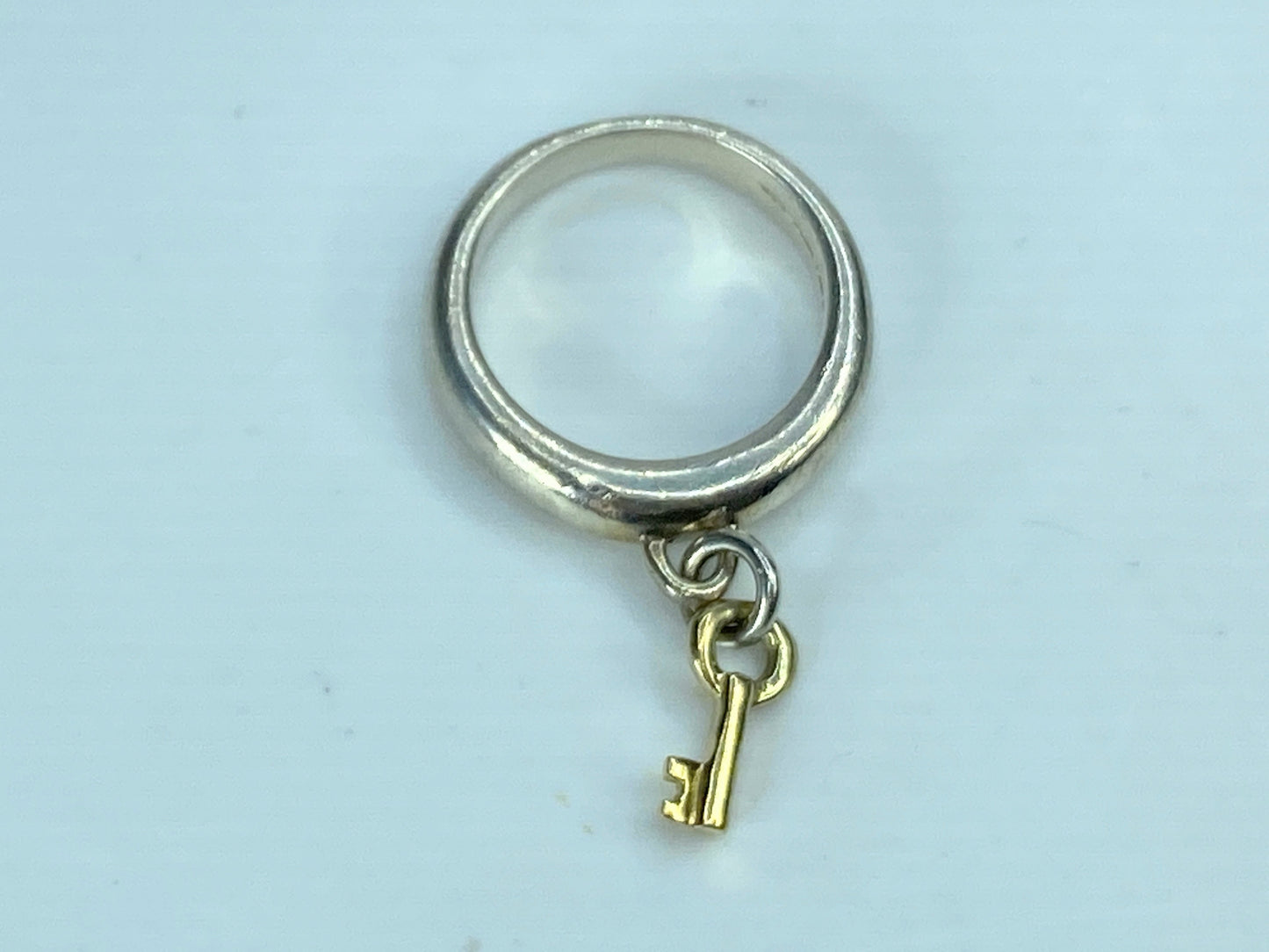 Tiffany & Co. 925 Silver & 750 18k Gold Key Charm Ring size 6 3.4g JR901