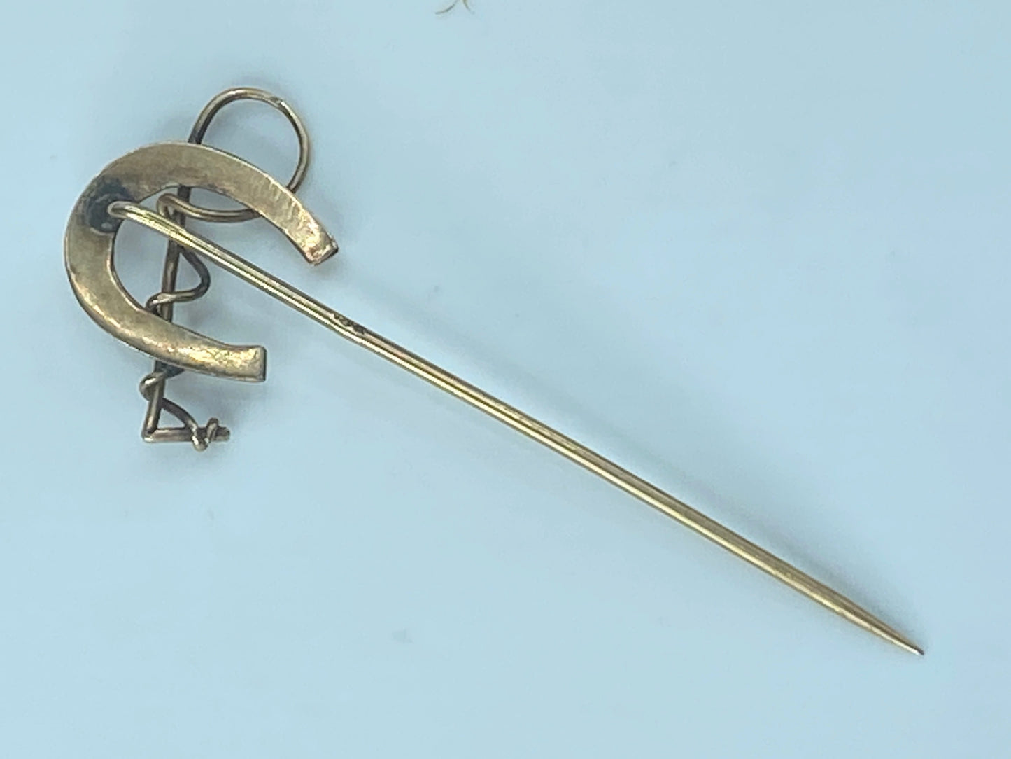 Antique Horseshoe 10k Gold Riding Crop and Horseshoe lapin stick pin 1.1g JR476