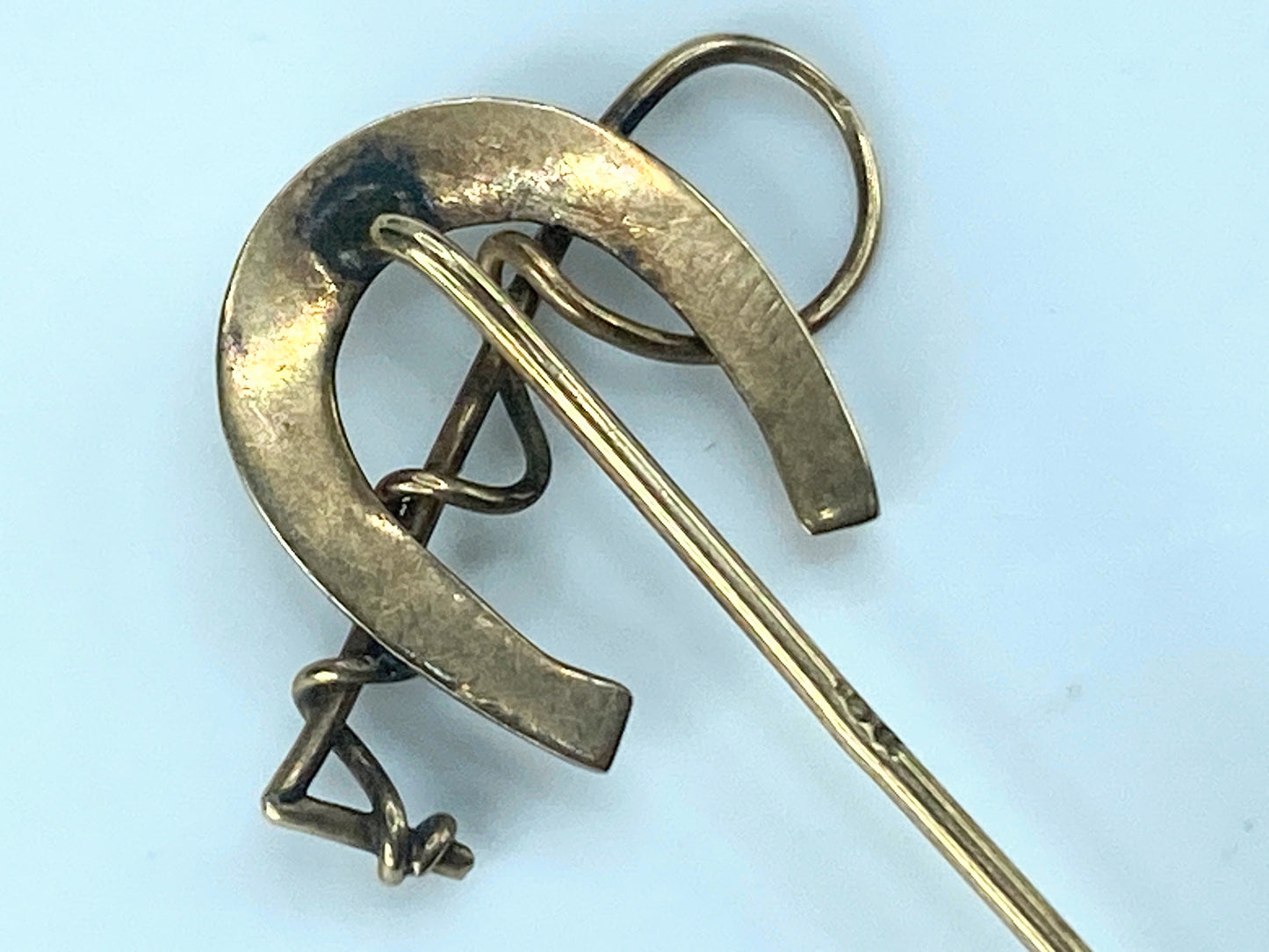 Antique Horseshoe 10k Gold Riding Crop and Horseshoe lapin stick pin 1.1g JR476