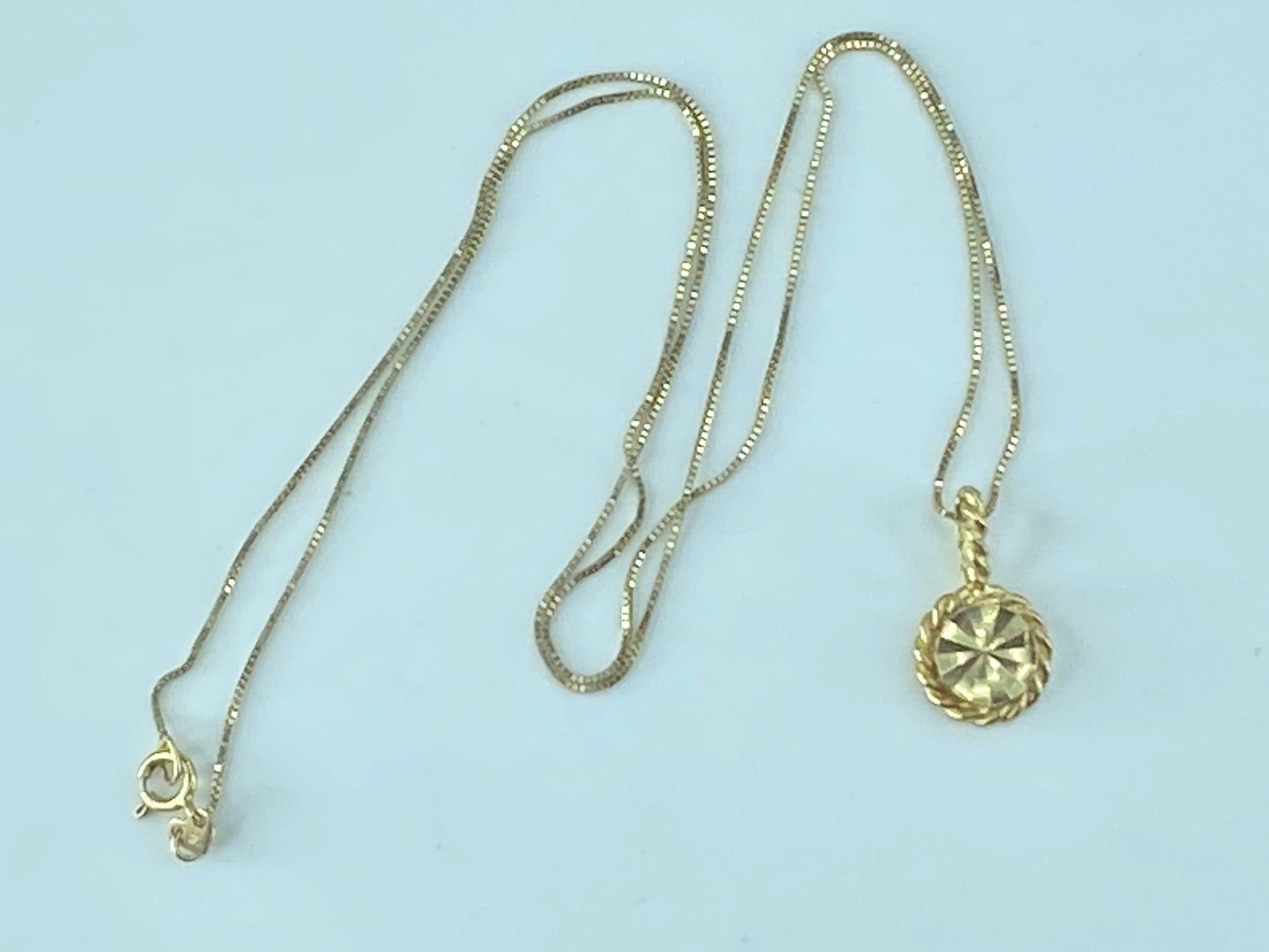 Italy 14K yellow gold Starburst rope link pendant necklace 19" 2.3g JR480